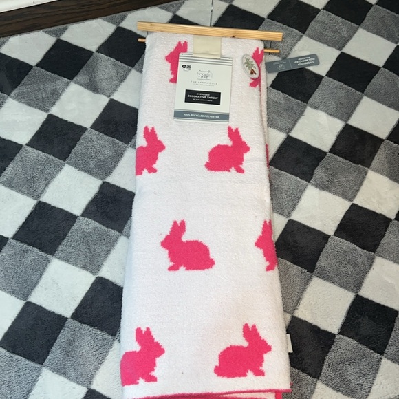 Tik tok viral  hot pink Easter bunny feather knit throw blanket - Picture 1 of 5